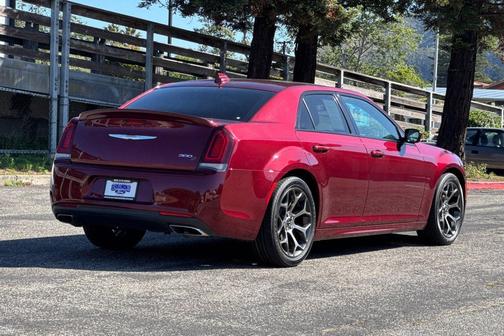 Velvet Red Pearlcoat 2018 Chrysler 300 S