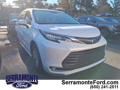 2022 Toyota Sienna XLE