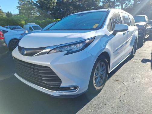 2022 Toyota Sienna XLE
