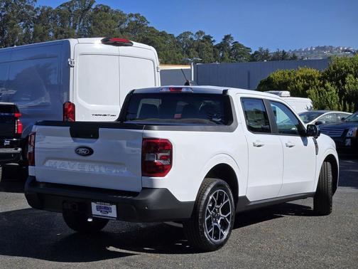 Oxford White 2026 Ford Maverick Lariat