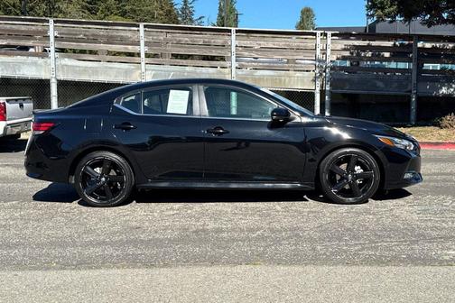 Super Black 2022 Nissan Sentra SR
