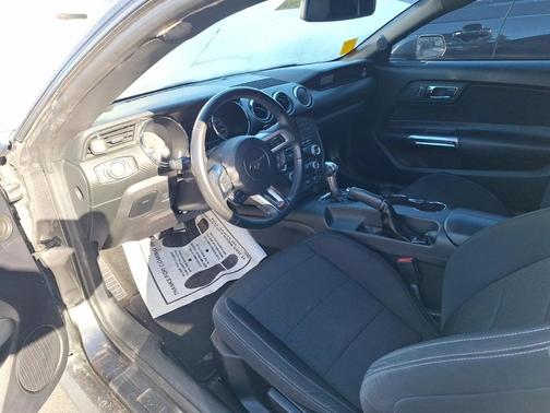 2016 Ford Mustang V6