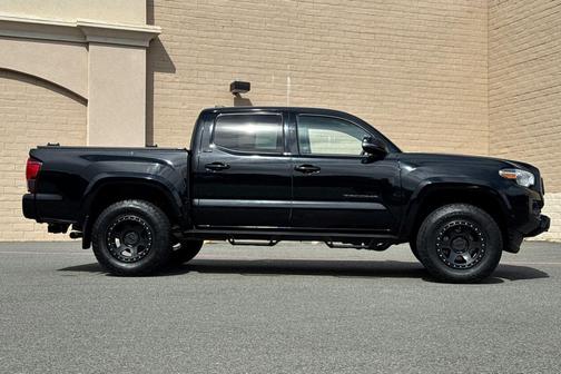 Midnight Black Metallic 2020 Toyota Tacoma SR5