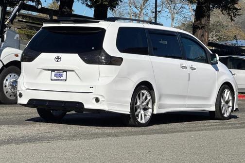 2017 Toyota Sienna SE Premium