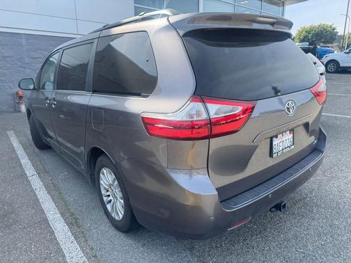 2017 Toyota Sienna XLE
