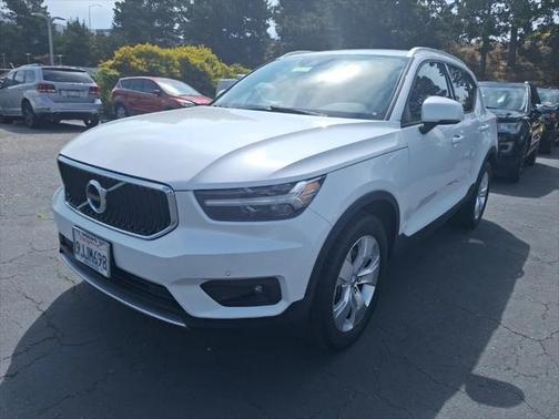 2021 Volvo XC40 T5 Momentum