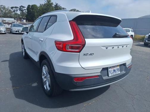 2021 Volvo XC40 T5 Momentum