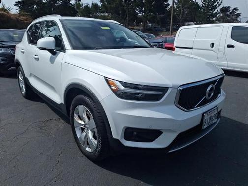 2021 Volvo XC40 T5 Momentum