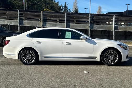2019 Kia K900 Luxury
