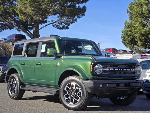 2025 Ford Bronco Outer Banks
