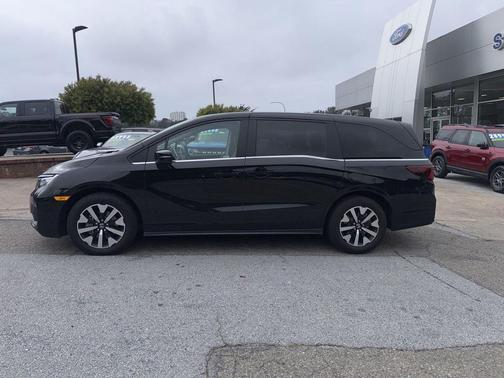 Crystal Black Pearl 2025 Honda Odyssey EX-L