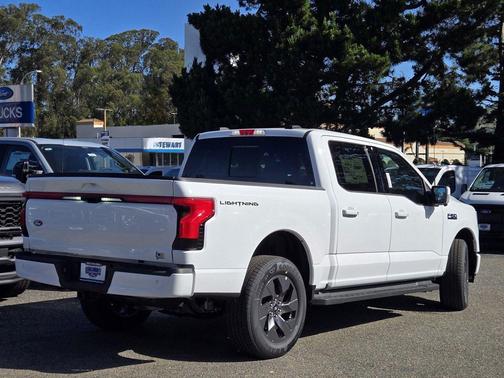 Oxford White 2025 Ford F-150 Lightning LARIAT