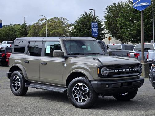 2026 Ford Bronco Outer Banks