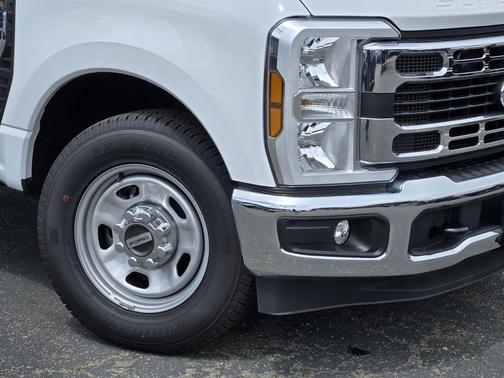 Oxford White 2024 Ford F-350 XL