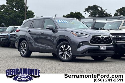 Magnetic Gray Metallic 2022 Toyota Highlander XLE