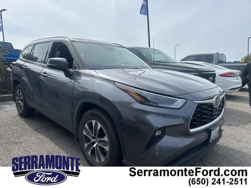Magnetic Gray Metallic 2022 Toyota Highlander XLE