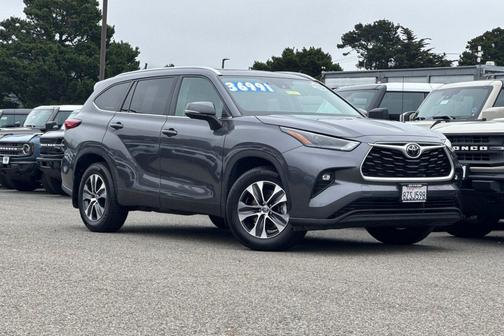 Magnetic Gray Metallic 2022 Toyota Highlander XLE