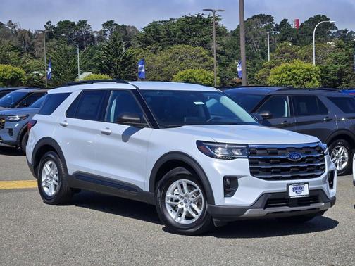 Space White Metallic 2026 Ford Explorer Active