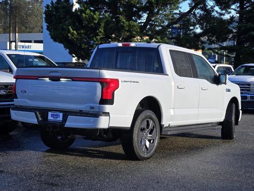 2025 Ford F-150 Lightning LARIAT