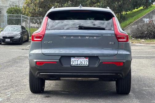 2023 Volvo XC40 B5 Plus Dark Theme