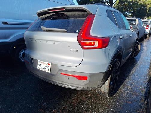 2023 Volvo XC40 B5 Plus Dark Theme