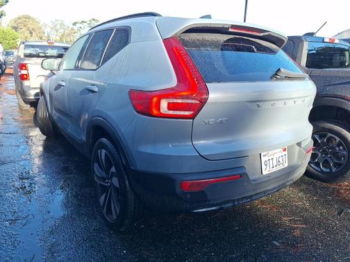 2023 Volvo XC40 B5 Plus Dark Theme