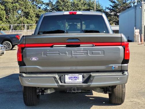 2025 Ford F-150 Lightning Platinum