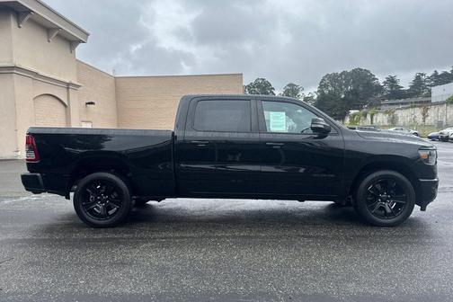 Diamond Black Crystal Pearlcoat 2022 RAM 1500 Big Horn/Lone Star