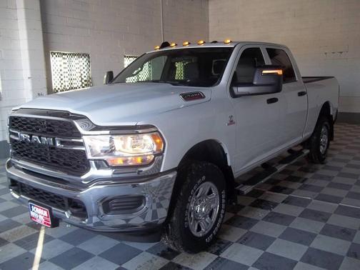 2024 RAM 2500 Tradesman Crew Cab 4x4 6'4' Box