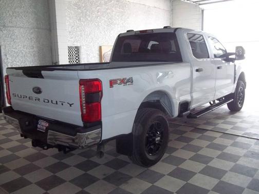 Oxford White 2024 Ford F-250 XL