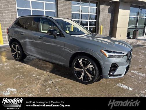 2024 Volvo XC60 Recharge Plug-In Hybrid T8 Ultimate Dark Theme