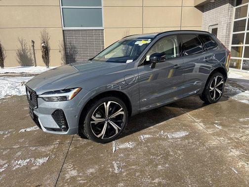 2024 Volvo XC60 Recharge Plug-In Hybrid T8 Ultimate Dark Theme