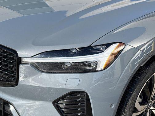 2024 Volvo XC60 Recharge Plug-In Hybrid T8 Ultimate Dark Theme