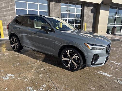 2024 Volvo XC60 Recharge Plug-In Hybrid T8 Ultimate Dark Theme
