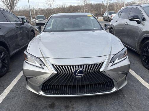 2019 Lexus ES 300h Luxury