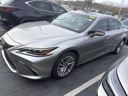 2019 Lexus ES 300h Luxury