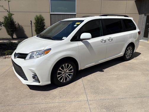2019 Toyota Sienna XLE
