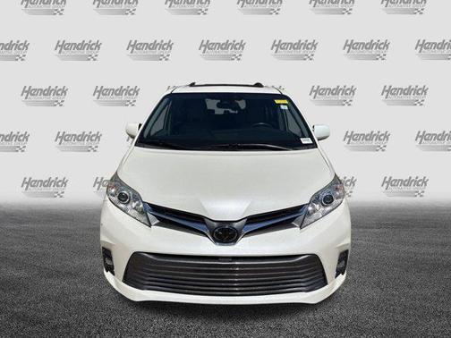 2019 Toyota Sienna XLE