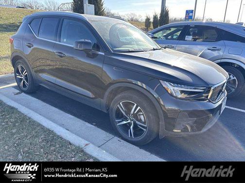 2025 Volvo XC40 B5 Core Bright Theme