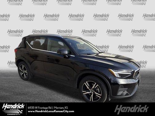 2025 Volvo XC40 B5 Core Bright Theme