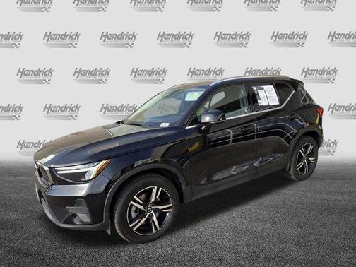 2025 Volvo XC40 B5 Core Bright Theme