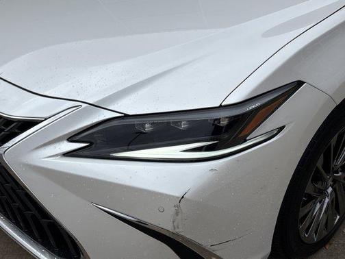 2024 Lexus ES 300h Ultra Luxury