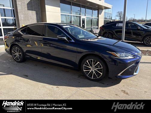2022 Lexus ES 300h Base