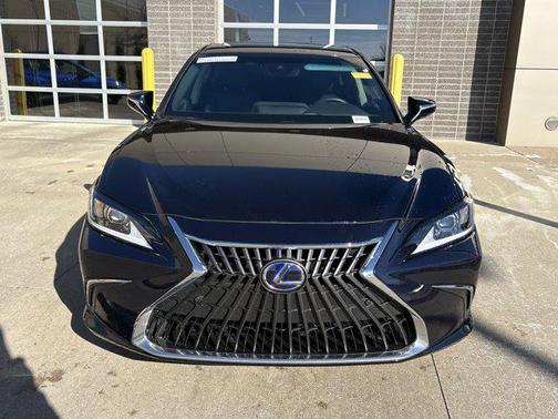 2022 Lexus ES 300h Base