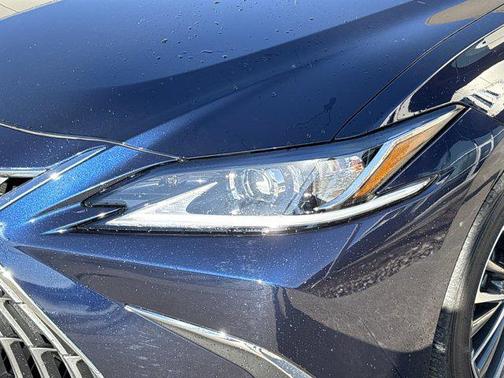 2022 Lexus ES 300h Base