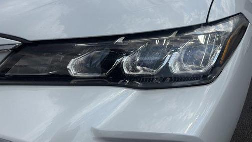 2019 Toyota Avalon Hybrid XLE