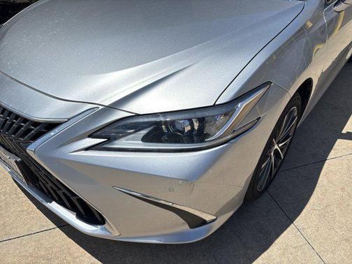 2024 Lexus ES 300h Base