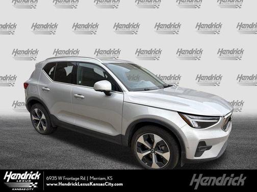 2025 Volvo XC40 B5 Plus Bright Theme