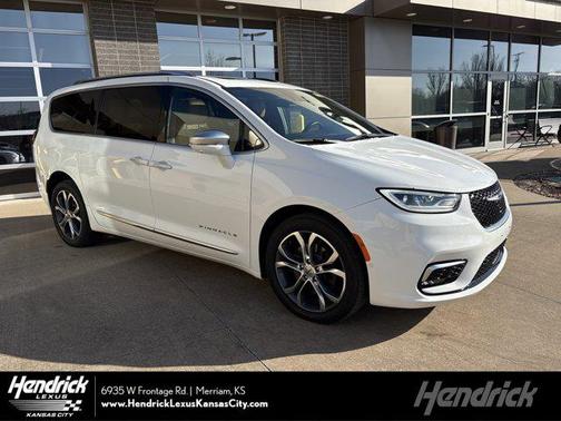 Bright White Clearcoat 2021 Chrysler Pacifica L