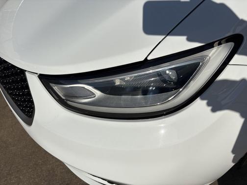 Bright White Clearcoat 2021 Chrysler Pacifica L